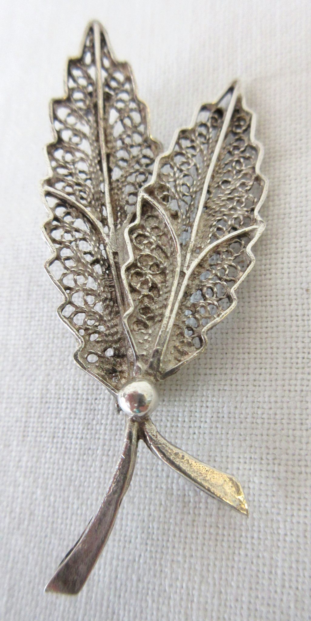 Broche Séquence Fleur Argentée - Pour Les Vacances, Accessoire Festif, Neuve Avec étiquette