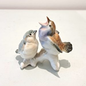Deux oisillons en porcelaine allemande Karl Ens