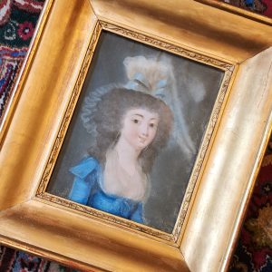 Portrait de jeune femme au noeud bleu